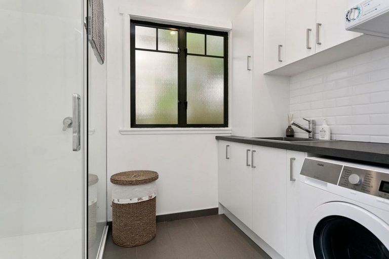 Photo of property in 18 Queen Street, Cambridge, 3434