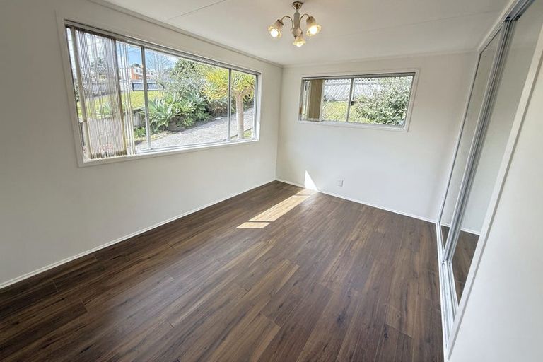 Photo of property in 9 William Souter Street, Forrest Hill, Auckland, 0620