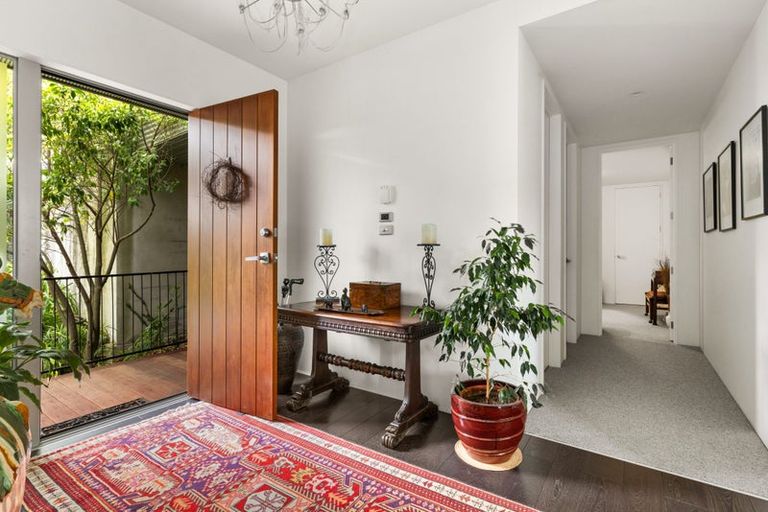 Photo of property in 27a Hikanui Drive, Havelock North, 4130