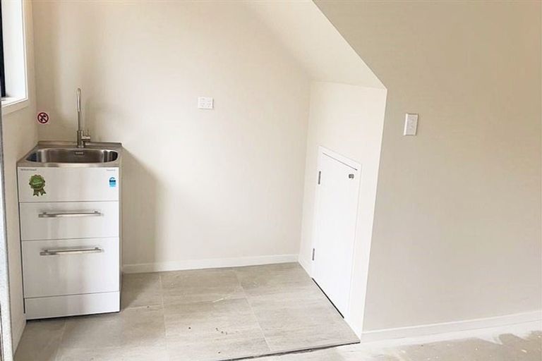 Photo of property in 42a Don Buck Road, Massey, Auckland, 0614