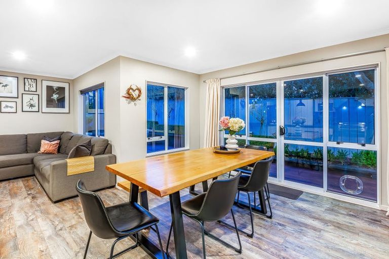 Photo of property in 11 Te Puia Drive, Aotea, Porirua, 5024