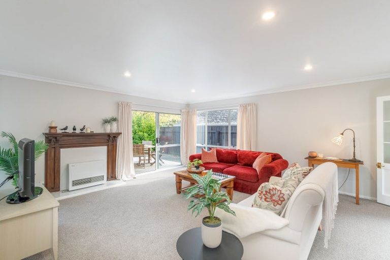 Photo of property in 71 Blue Mountains Road, Pinehaven, Upper Hutt, 5019