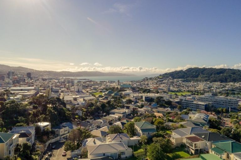 Photo of property in 94 Rolleston Street, Mount Cook, Wellington, 6021