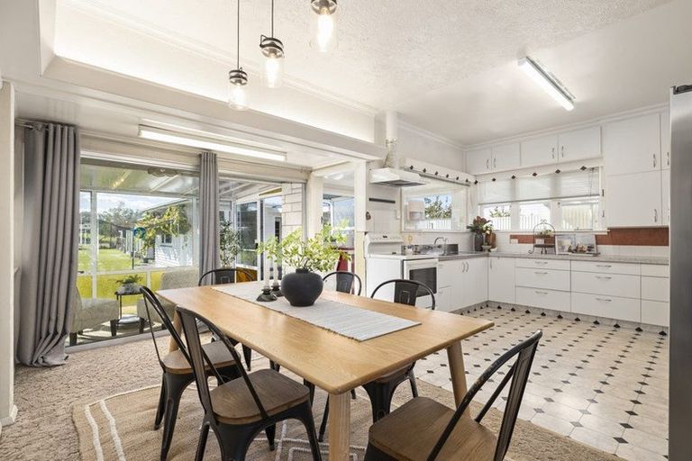 Photo of property in 18 Kent Street, Carterton, 5713