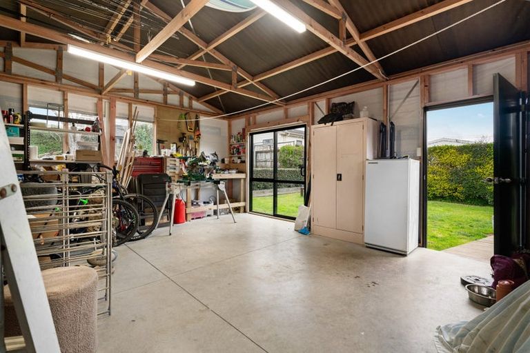 Photo of property in 71 Wallace Road, Mangere Bridge, Auckland, 2022