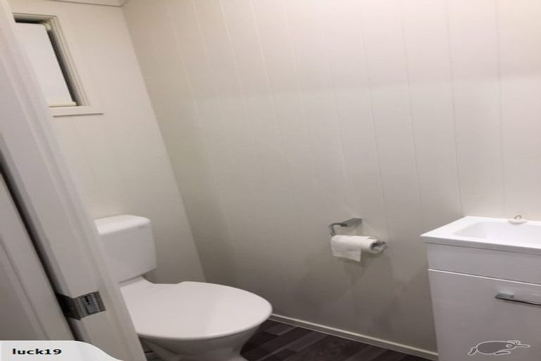 Photo of property in 28 Golf Road, New Lynn, Auckland, 0600