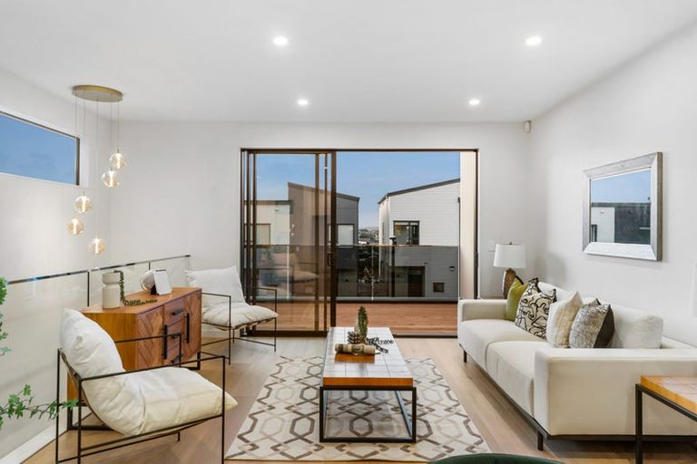 Photo of property in 43 Puihi Crescent, Massey, 0614