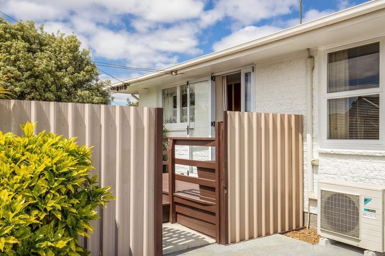 Photo of property in 17 Lake Terrace Road, Burwood, Christchurch, 8061