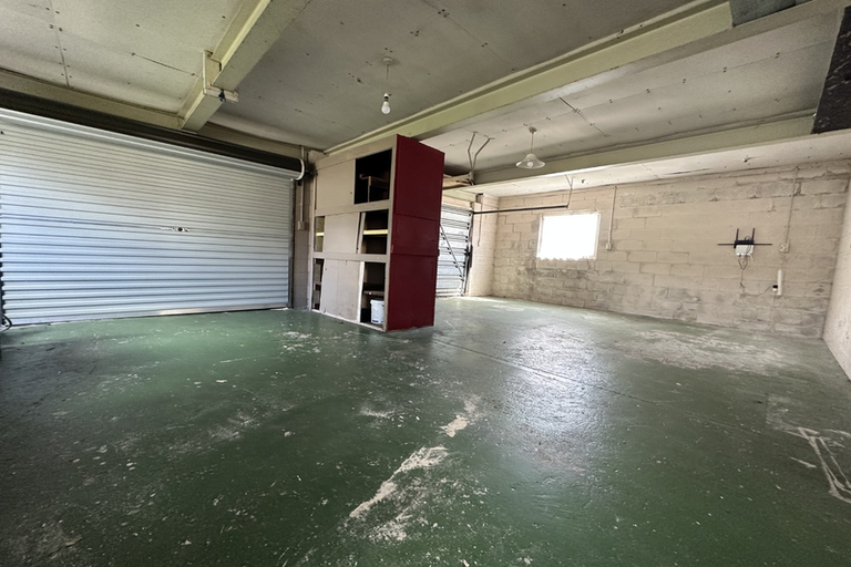 Photo of property in 5 Sherwood Avenue, Te Atatu South, Auckland, 0610