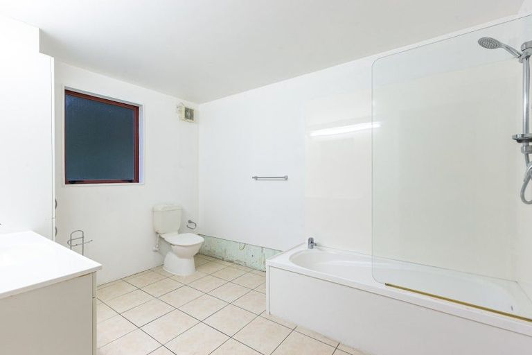 Photo of property in 14b Domanski Crescent, Owhiro Bay, Wellington, 6023