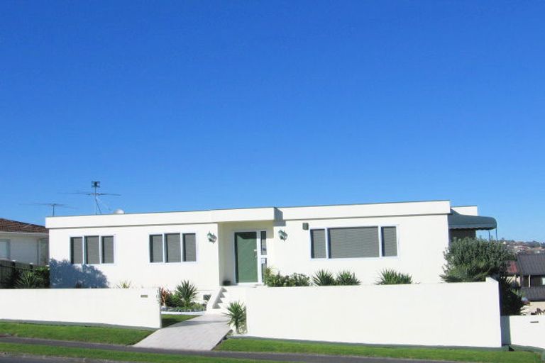 Photo of property in 103b Redoubt Road, Goodwood Heights, Auckland, 2105