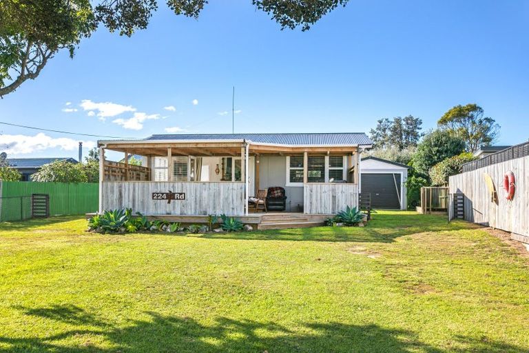 Photo of property in 224 Tui Road, Whangamata, 3620