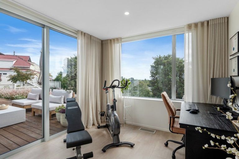 Photo of property in 359 Centaurus Road, Hillsborough, Christchurch, 8022