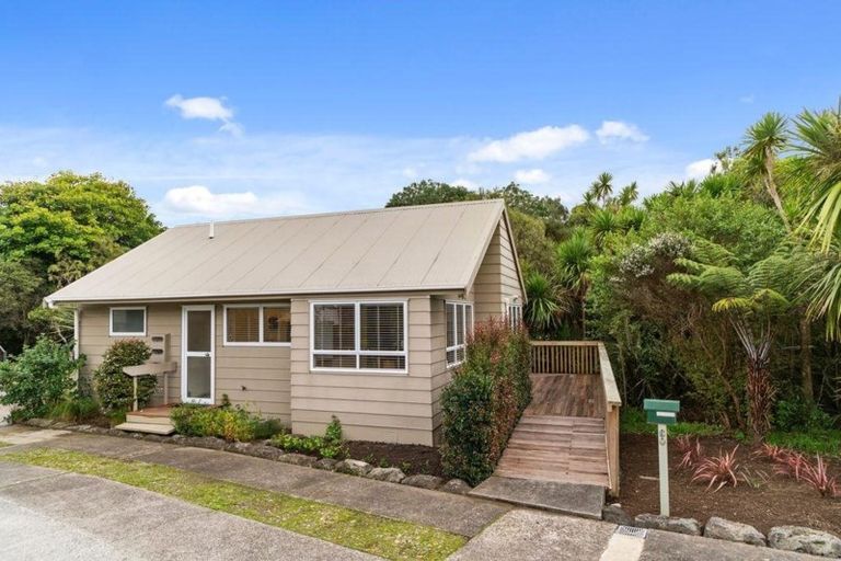 Photo of property in 60 Taipari Road, Te Atatu Peninsula, Auckland, 0610