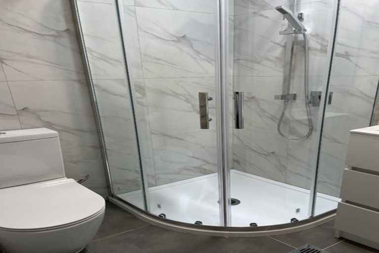 Photo of property in 32 Karoro Road, One Tree Point, 0118