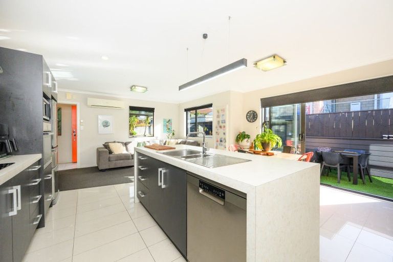 Photo of property in 18 Galea Grove, Kelvin Grove, Palmerston North, 4414