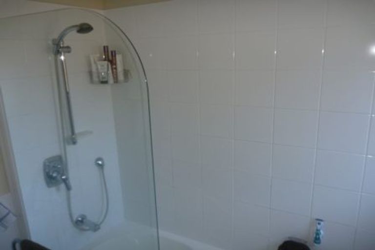 Photo of property in 22 Catrina Avenue, Birkenhead, Auckland, 0626