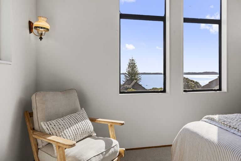 Photo of property in 26 Pacific Parade, Army Bay, Whangaparaoa, 0930