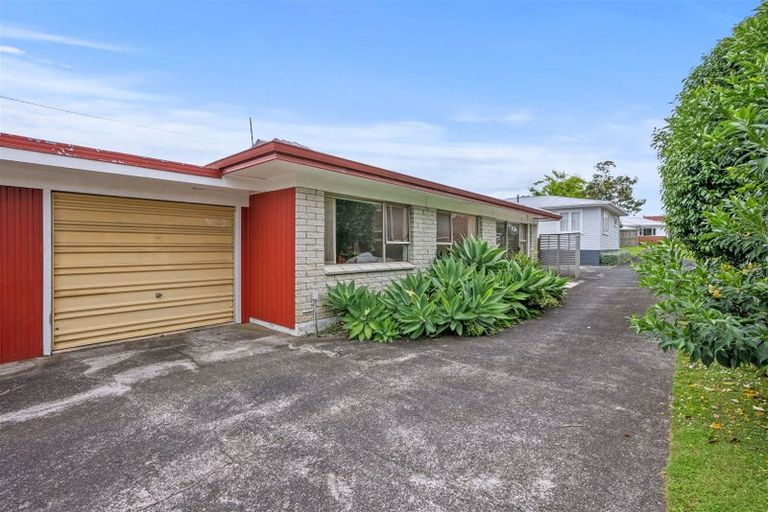 Photo of property in 2/15 Hayward Road, Papatoetoe, Auckland, 2025