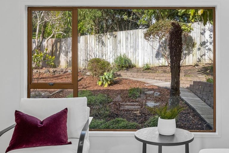 Photo of property in 2/867 Beach Road, Waiake, Auckland, 0630