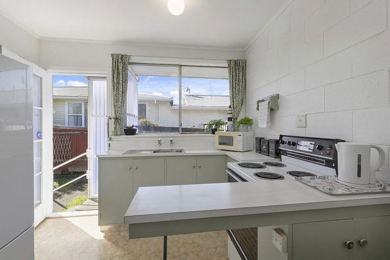 Photo of property in 2/14 Jillett Street, Titahi Bay, Porirua, 5022