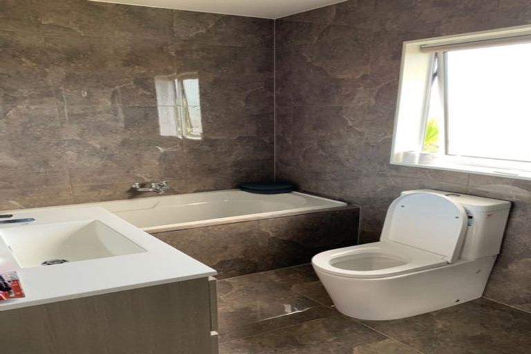 Photo of property in 19 Cheval Drive, Totara Vale, Auckland, 0629