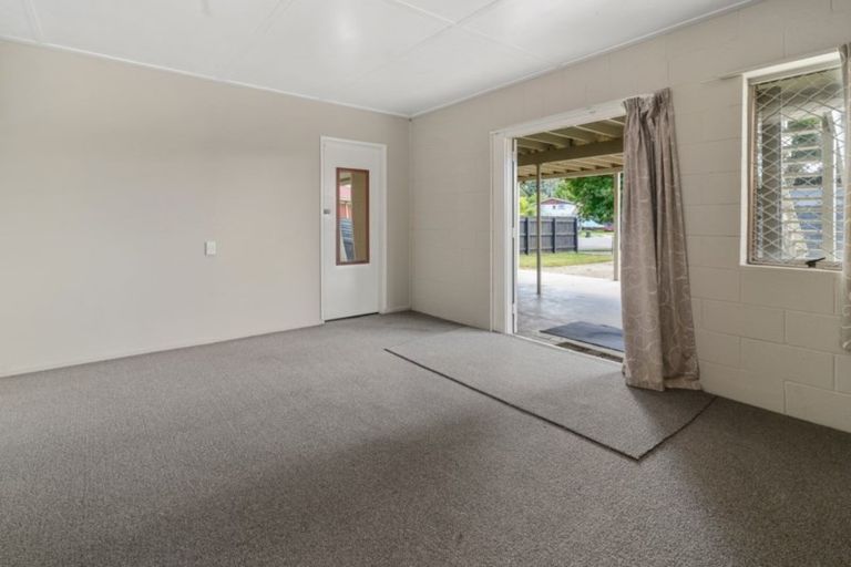 Photo of property in 1 Gifford Place, Utuhina, Rotorua, 3015