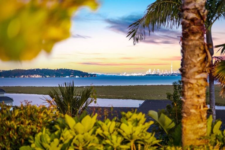 Photo of property in 181 Luckens Road, West Harbour, Auckland, 0618