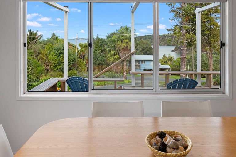 Photo of property in 5 Clinton Road, Tawharanui Peninsula, Warkworth, 0986