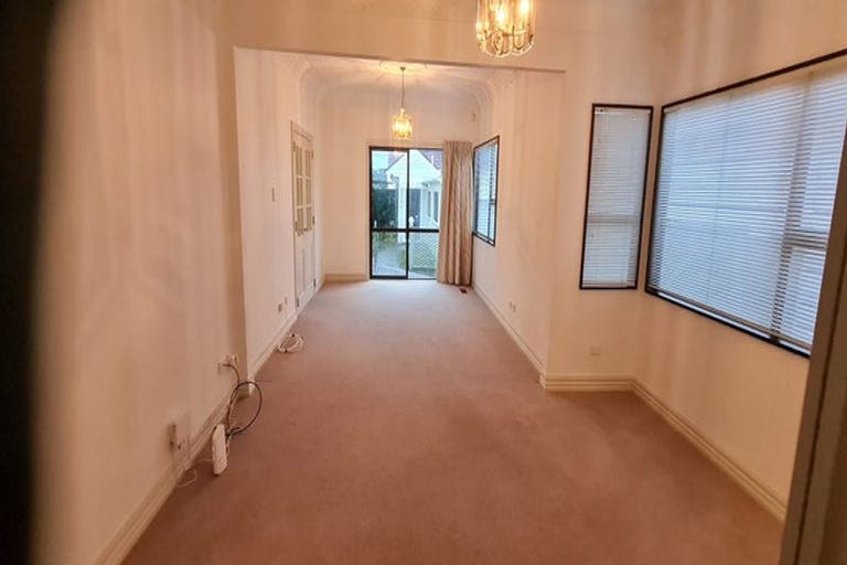Photo of property in 10 Glamis Avenue, Strathmore Park, Wellington, 6022
