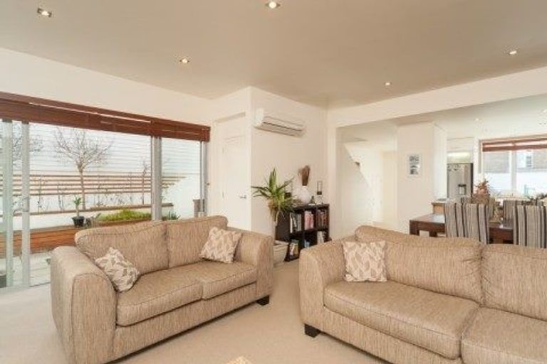 Photo of property in 3 Tiketike Way, Brooklyn, Wellington, 6021