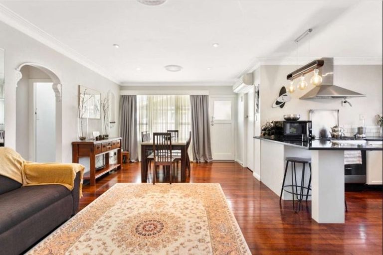 Photo of property in 59 Golf Road, New Lynn, Auckland, 0600