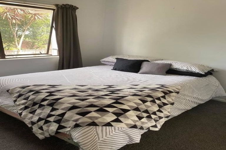 Photo of property in 72a Borich Road, Sunnyvale, Auckland, 0612