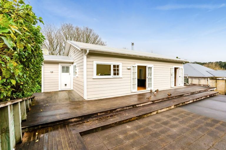 Photo of property in 11 Sycamore Grove, Lower Vogeltown, New Plymouth, 4310