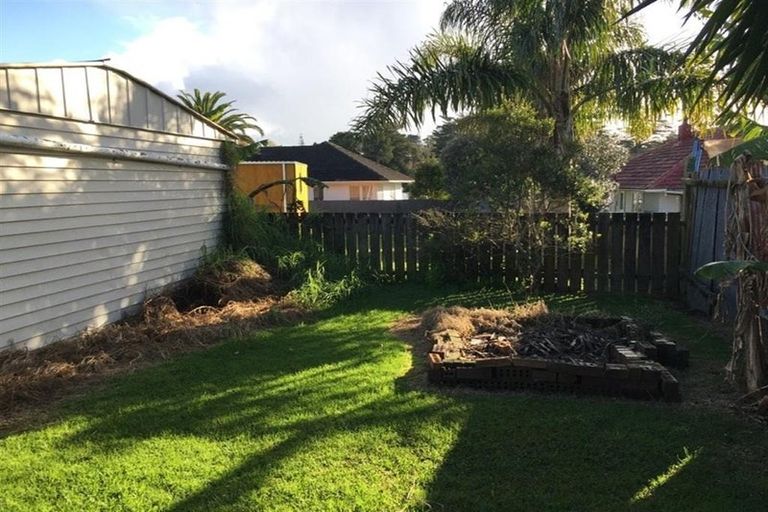 Photo of property in 51 Smythe Road, Henderson, Auckland, 0612