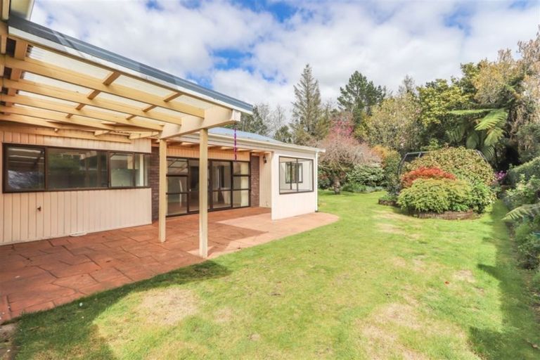Photo of property in 16 Tainui Terrace, Inglewood, 4330