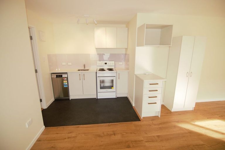 Photo of property in 2 Ravenstone Place, Chatswood, Auckland, 0626