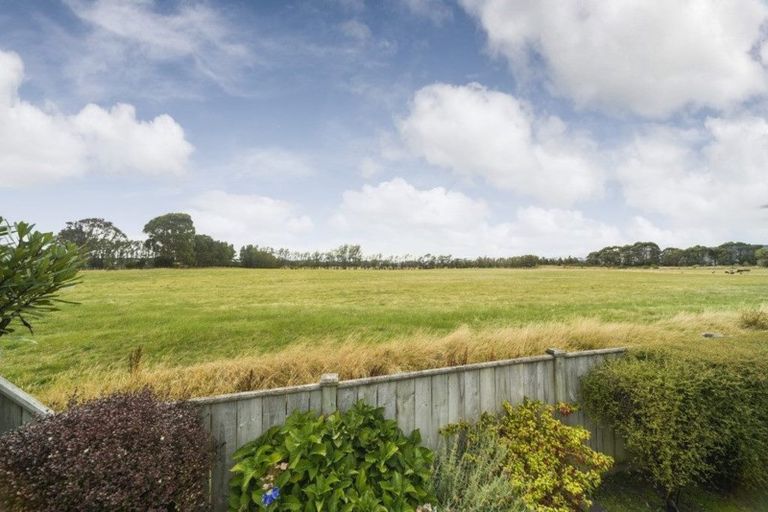Photo of property in 15 Lorenzo Place, Kelvin Grove, Palmerston North, 4414