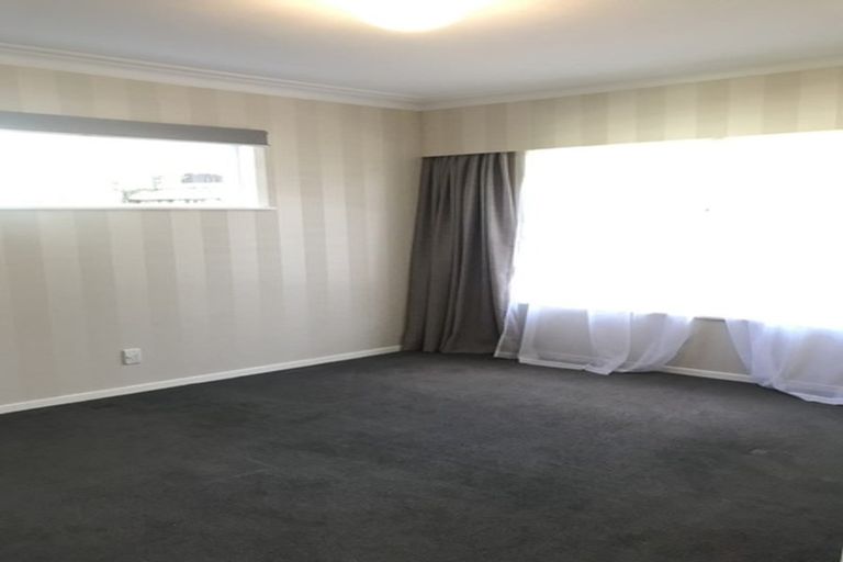 Photo of property in 19 Hartley Terrace, Massey, Auckland, 0614