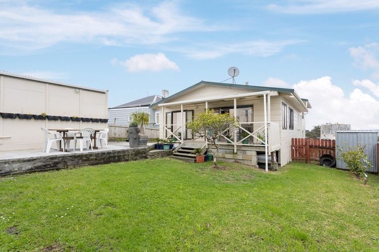 Photo of property in 34 Karaka Street, Helensville, 0800