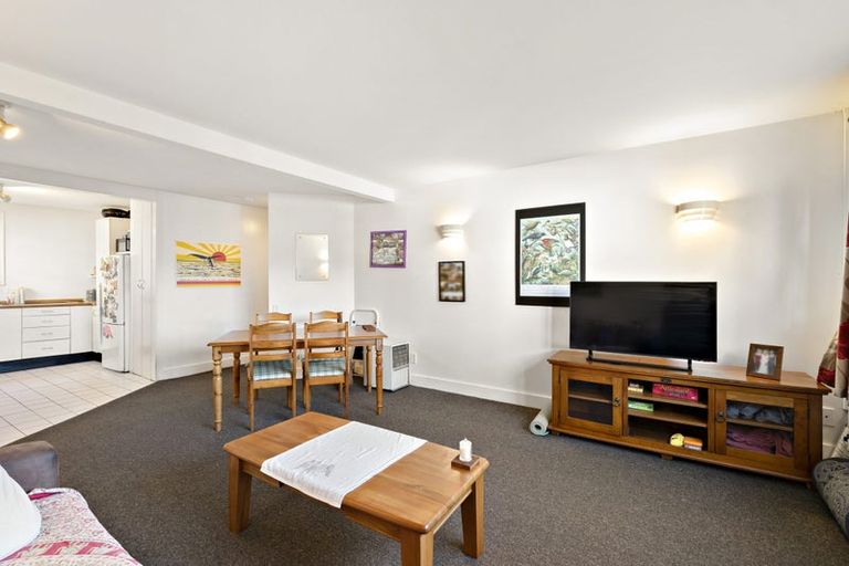 Photo of property in Parkland Flats, 18/51u Adams Terrace, Kelburn, Wellington, 6021