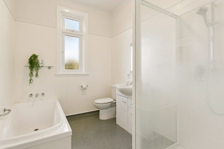 Photo of property in 79 Ranui Crescent, Khandallah, Wellington, 6035