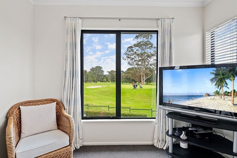 Photo of property in 12 Fearnley Grove, Albany, Auckland, 0632