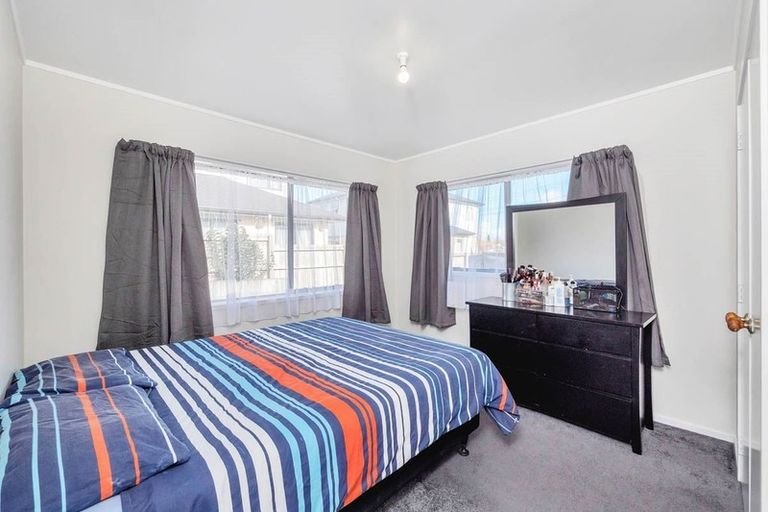 Photo of property in 2/6 Menary Street, Papakura, 2110