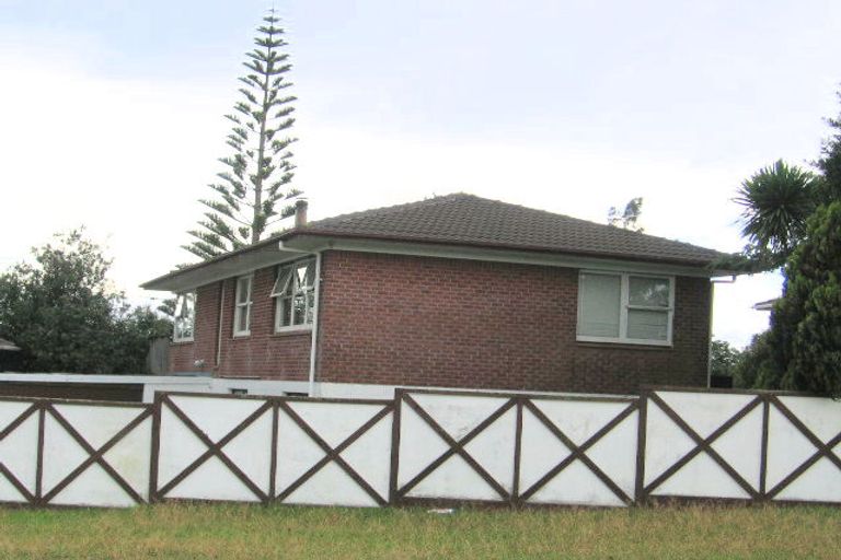 Photo of property in 42 Sunvue Road, Glen Eden, Auckland, 0602