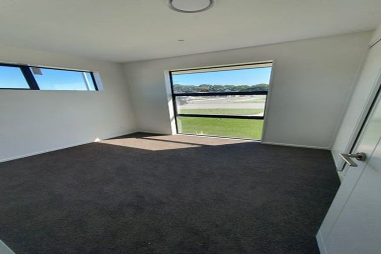 Photo of property in 1 Woodford Avenue, Woodend, 7610