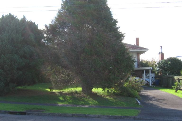Photo of property in 25 Gloria Avenue, Te Atatu Peninsula, Auckland, 0610