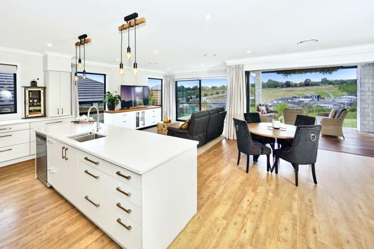 Photo of property in 8 Kiritiana Close, Pyes Pa, Tauranga, 3112