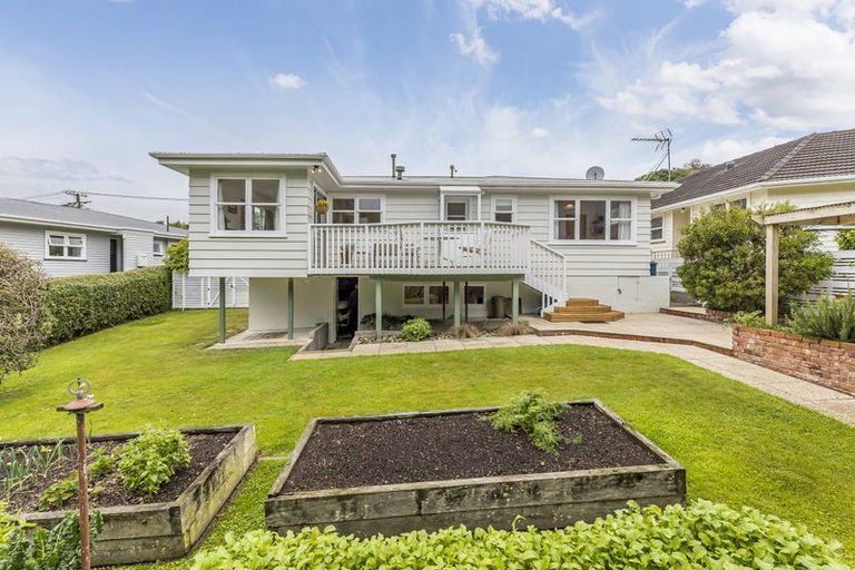 Photo of property in 20 Pembroke Street, Tawa, Wellington, 5028