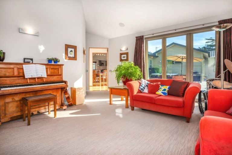 Photo of property in 4 Lamont Place, Waikanae, 5036